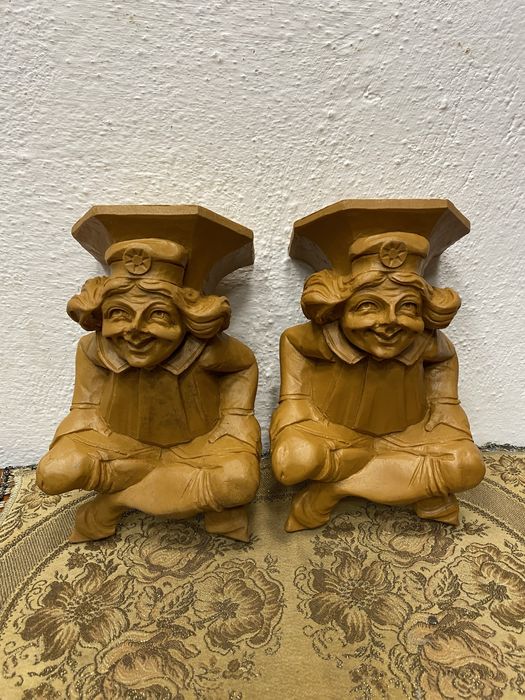 Италиански поставки за стена