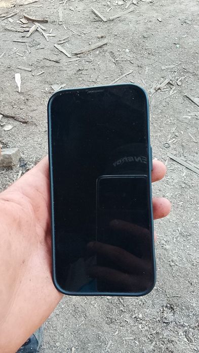 Продам iPhone 13 срочно
