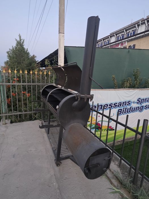 Offset smoker, barbekyu chekuvchi pech