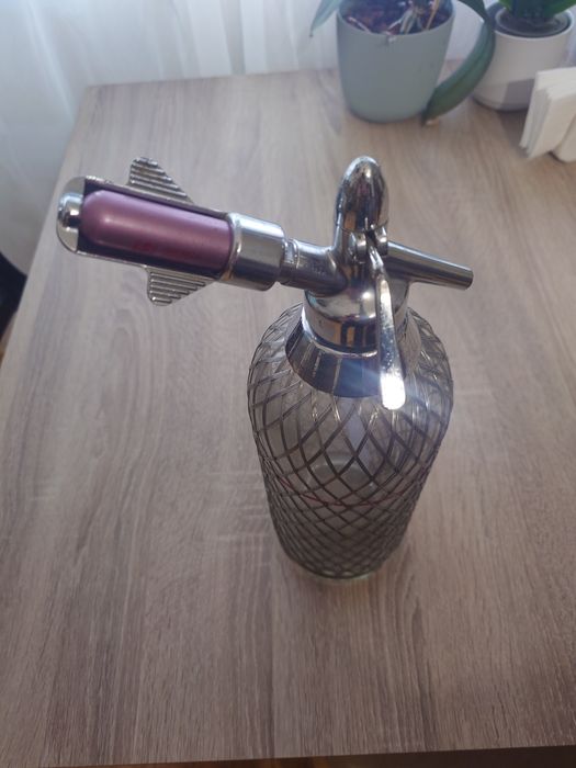 Стъклена кана за газиране на вода