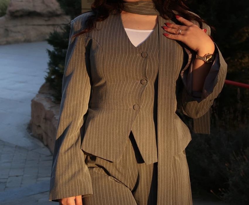 Двойка с шарфом