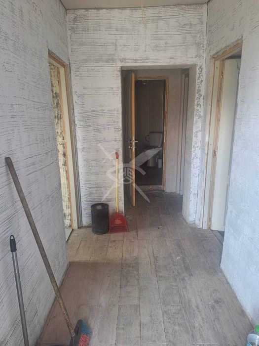 Еднооетажна къща с двор в село Дебелт 88812