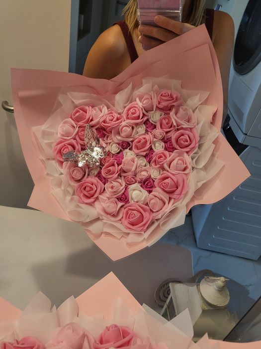 Букет  вечни рози  8 март бебе памперси бонбони персонализиран 101