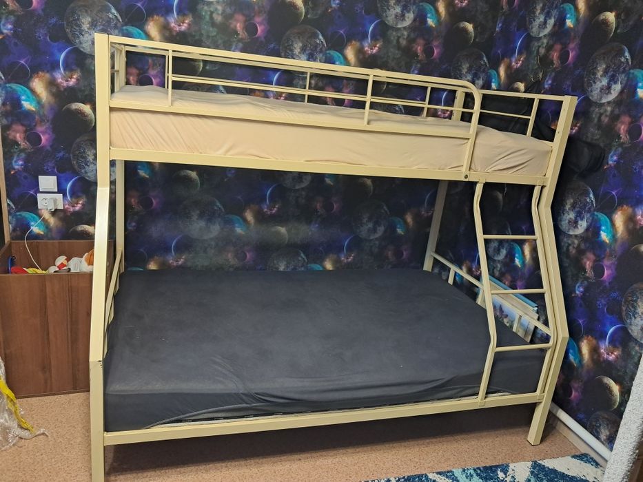 Двухъярусная кровать