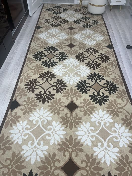 Ковровая дорожка ,не сентетическая,очень плотная