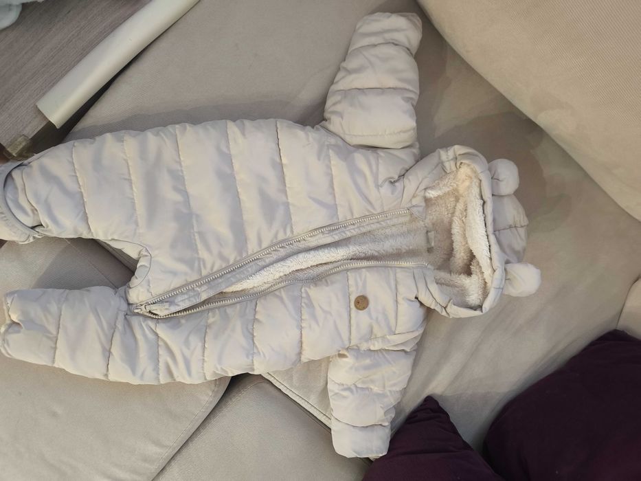 Космонавт за зимата бебе