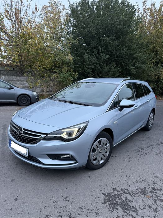 Opel Astra K 1.6 CDTI 131cp iLux  Automatic