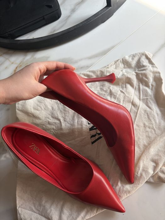 Обувки на висок ток Zara, червени, изключително удобни