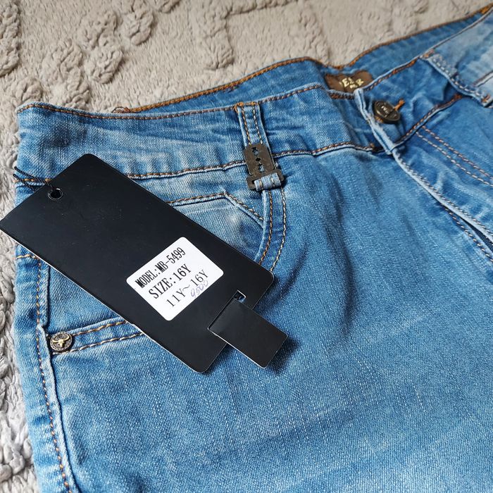 Продам джинсы на мальчика