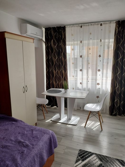 Închiriez garsonieră