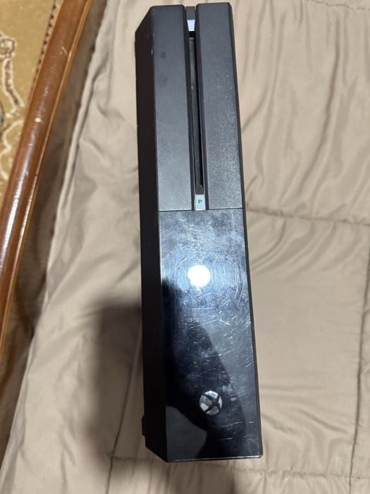 Vand xbox one cu 2 jocuri