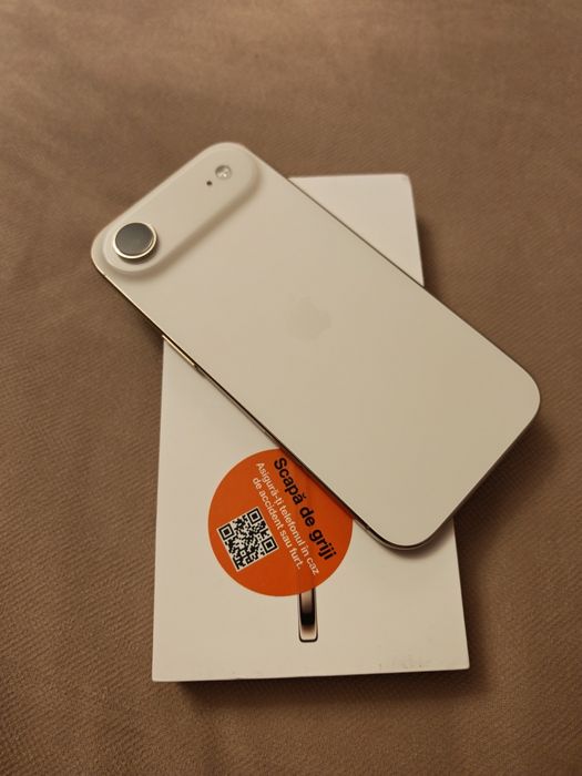 iPhone air gold.