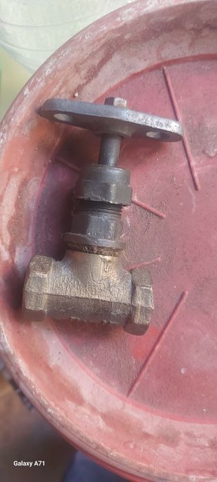 Продам на дачу вентили очень дёшево,бронзовые вентили по 1тыс тенге пр