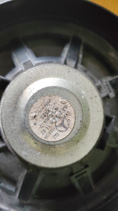 Vând boxa pentru Mercedes c200 w203