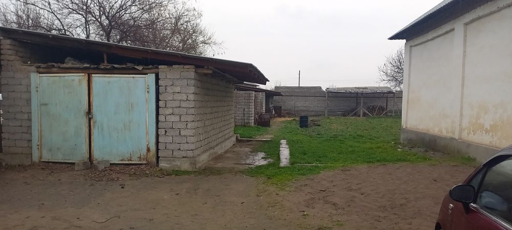 Уй сотилади. Куйлик ва Нурафшон шахарга 15 минутлик йул.р