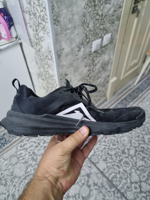 Продаются крассовки китайского производства