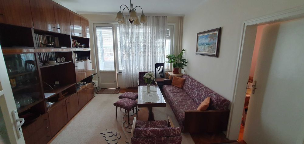 Продавам тристаен апартамент с к/с Лазур с уникална панорама