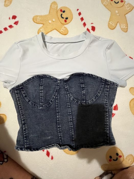 Коплект две блузи с къс ръкав.