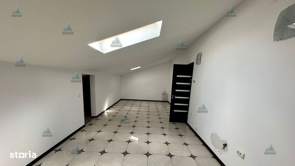 Vilă de vânzare 1500 mp teren