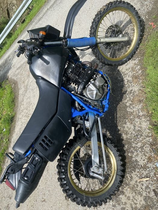 Vînd cross suzuki dr 600 preț fix