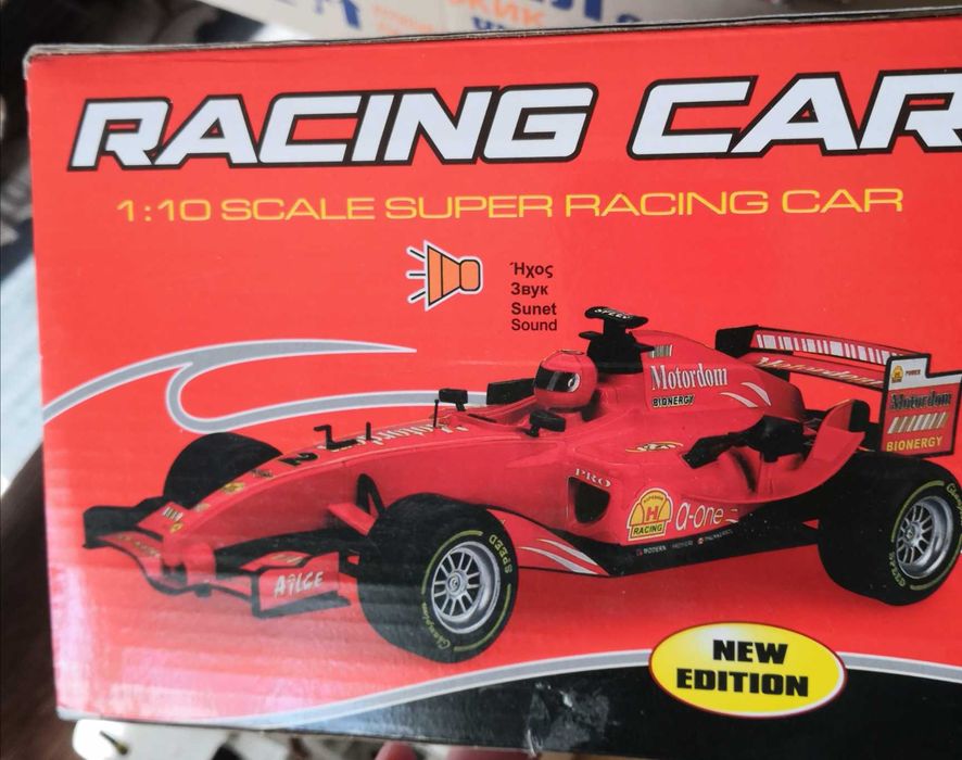 Формула 1, Състезателна кола, F1, с механизъм и звуци, червена , 1:10