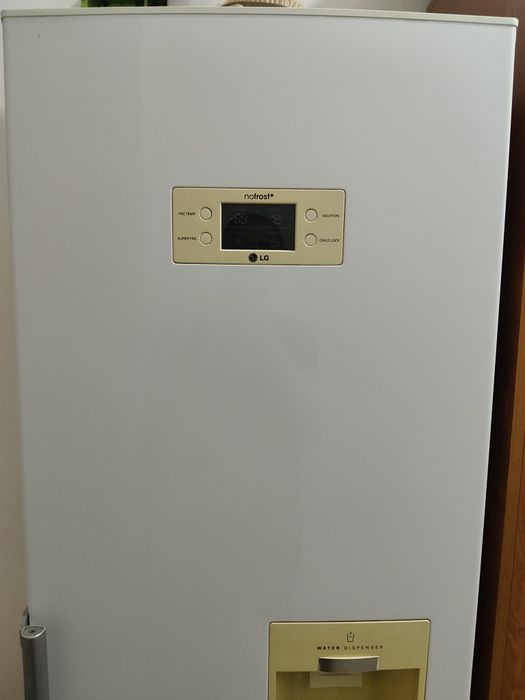 Холодильник LG .
