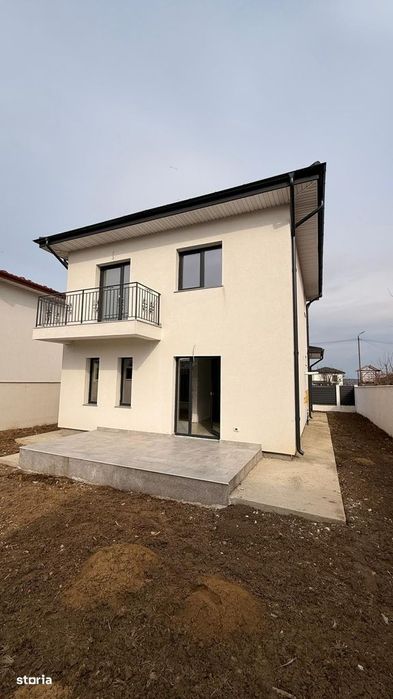 Vilă superbă - finisaje de lux, teren generos, lângă stația de autobuz