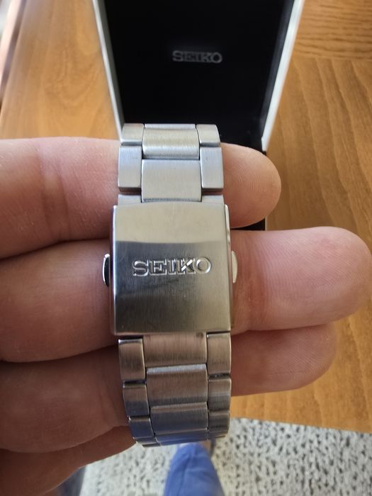 Продавам часовник Seiko Sports.