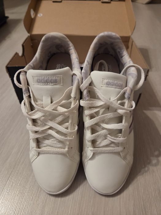 Adidas coneo    QT