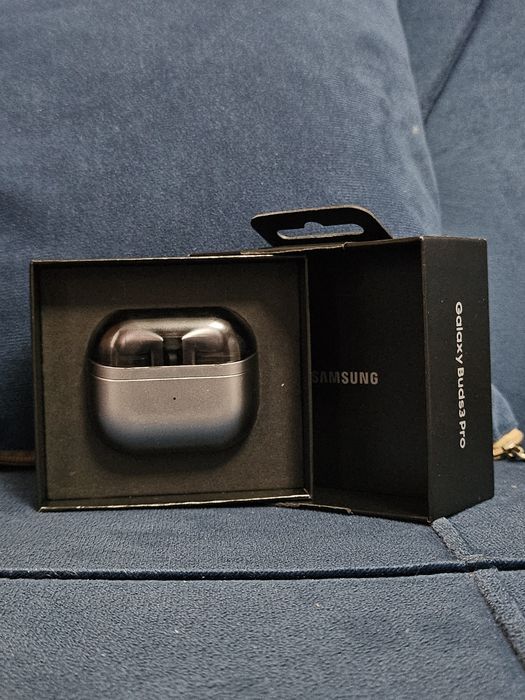 Galaxy Z Flip5 + Buds3 Pro + Watch4