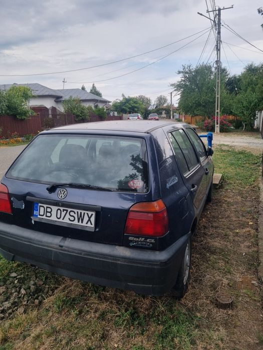 Golf 3 1.6 benzina nefunctional si fara catalizator, pret 900 lei.