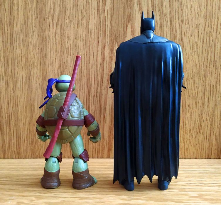 Екшън фигури TMNT Donatello / Batman Arkham Origins