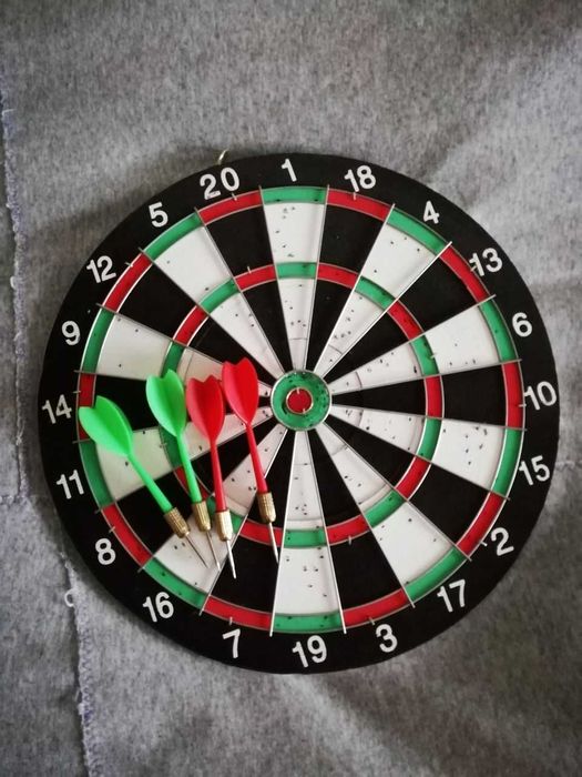 Дартц( диаметр 29 см) с дротиками ,