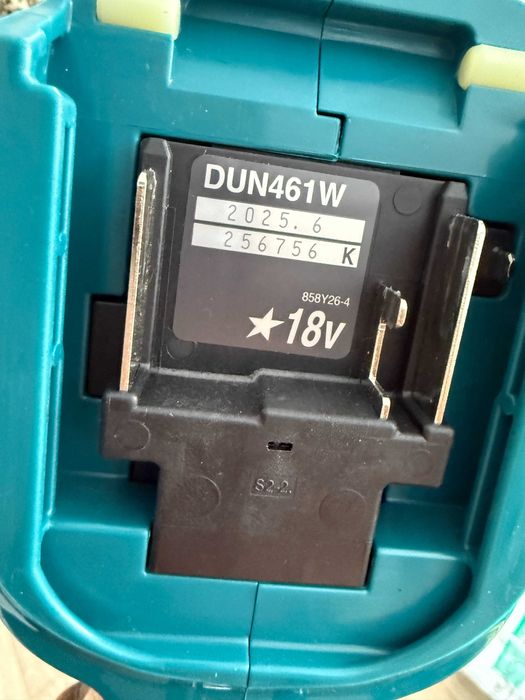 Makita UN460WDZ masina / foarfeca de tuns gard viu cu brat telescopic