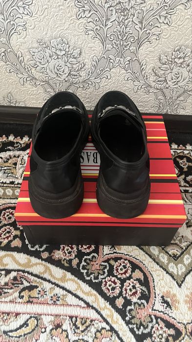 Продам черные лоферы