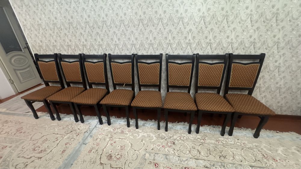 Стол со стульями