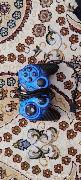 Djostik: LANJUE L4000 or Vesta USB 2.0 Double Gamepad.
