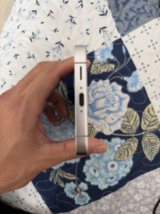 Samsung s24fe с коробкой