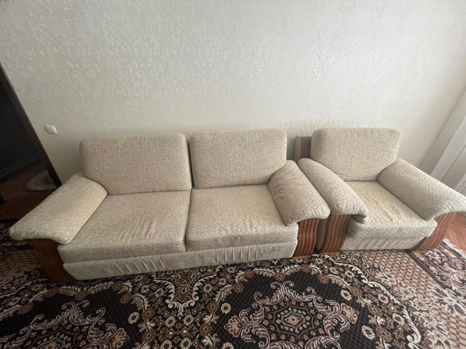 Продам диван с креслами