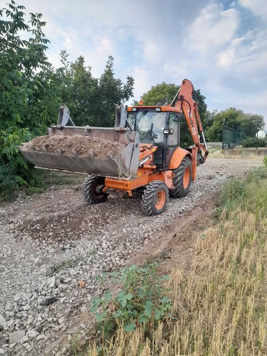 Услуги с Комбиниран Багер и Самосвал