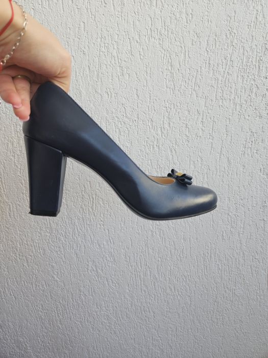 Pantofi cu toc din piele naturala