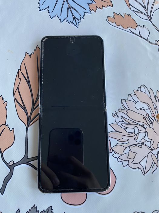 Vând Samsung Z flip 4