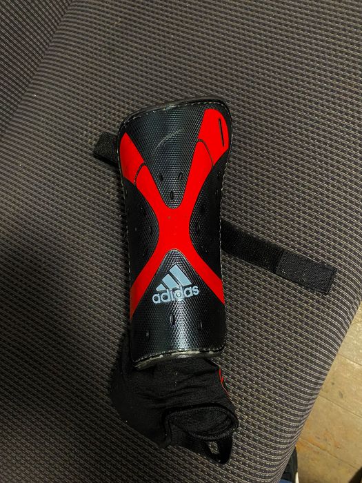 Футболни протектори Адидас
