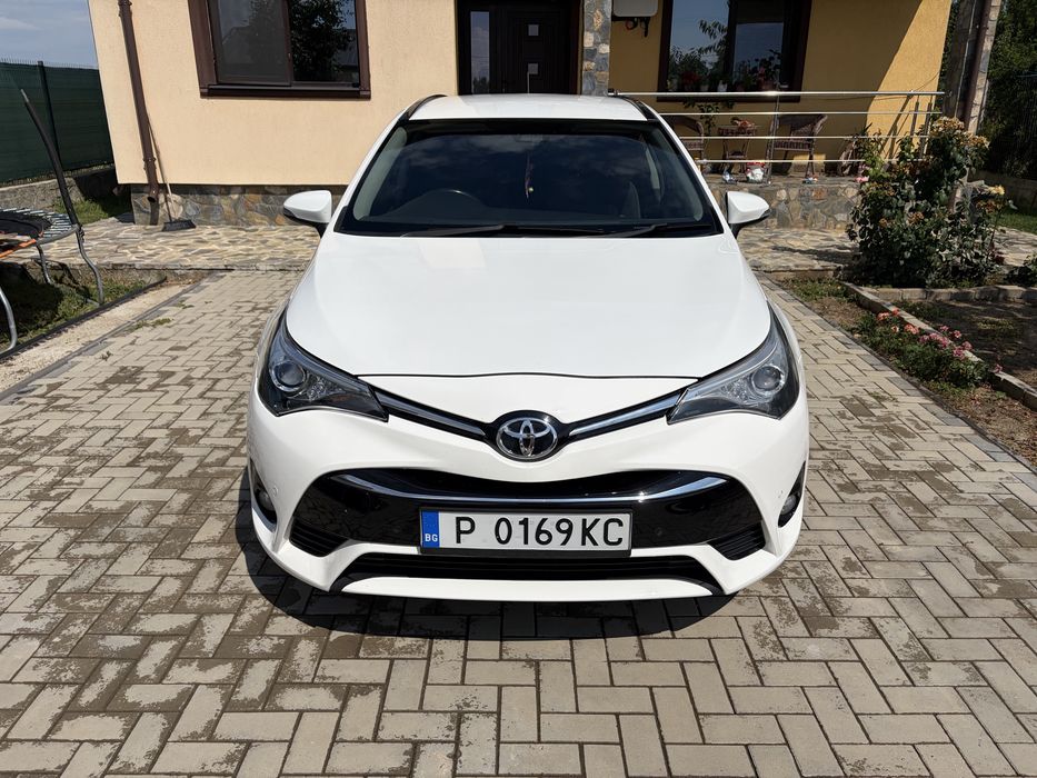 Toyota Avensis.