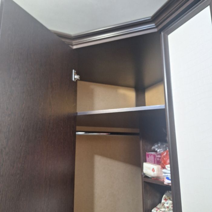 Срочно продам угловой шкаф