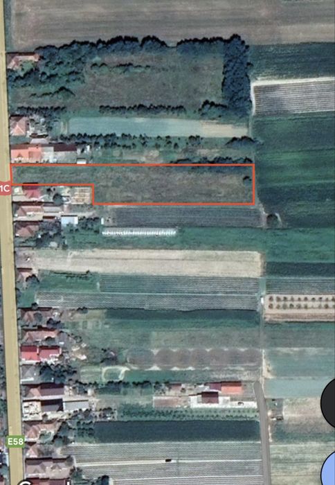 Teren intravilan cu front la 2 strazi. Suprafata de 5500 mp