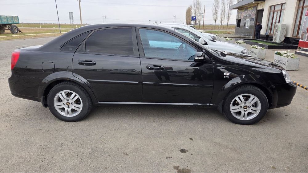 Avtomobil moshina Lasetti