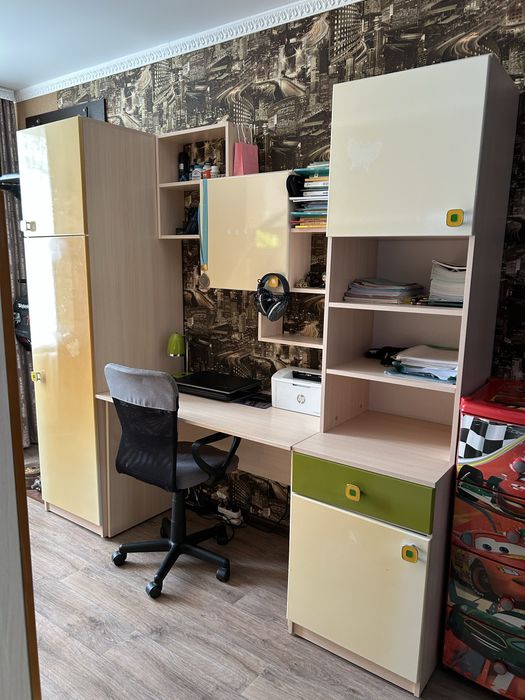 Продам компьютерный стол