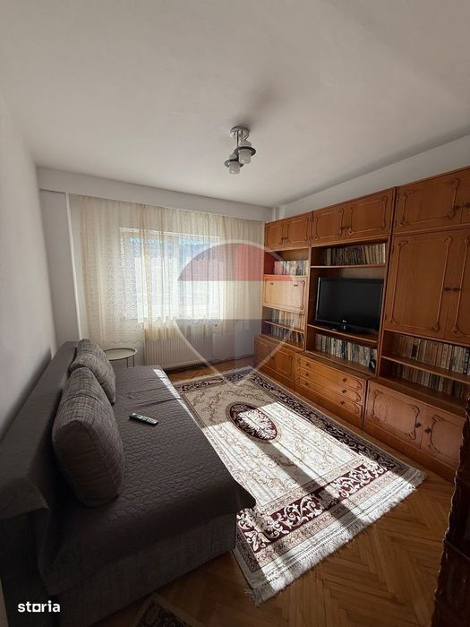 Apartament cu 4 camere de închiriat