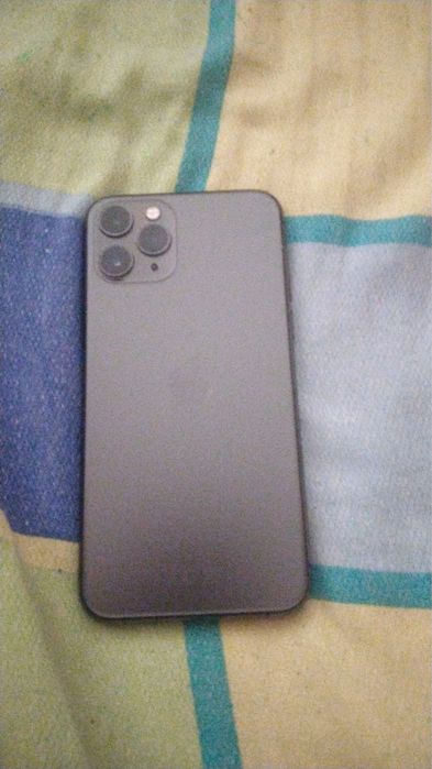 Обменяю айфон 11 про на модель выше